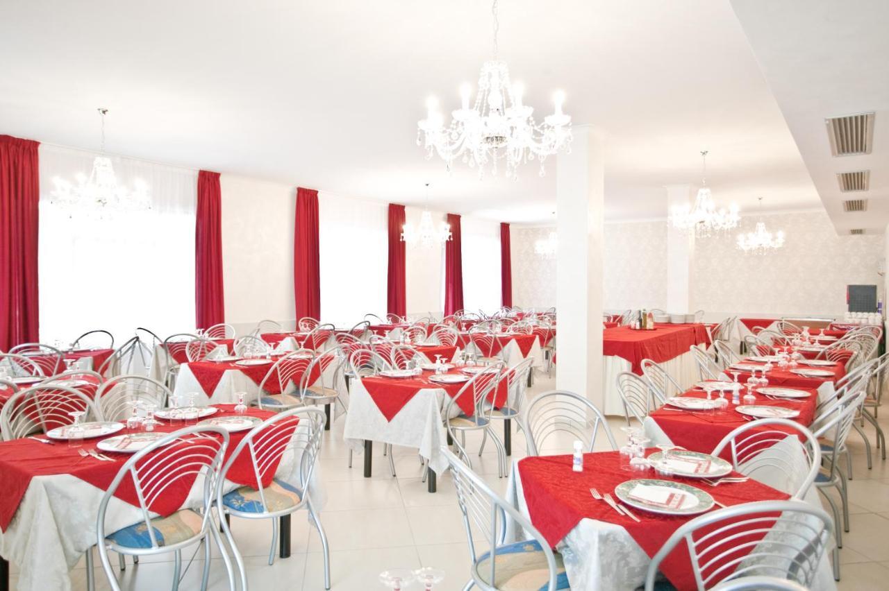Hotel Le Lune กัตเตโออามาเร ภายนอก รูปภาพ