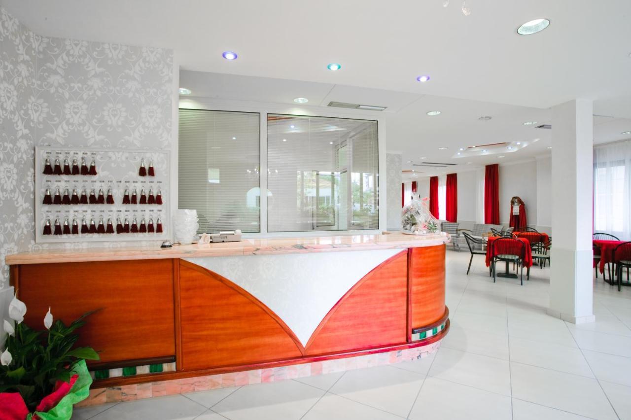 Hotel Le Lune กัตเตโออามาเร ภายนอก รูปภาพ