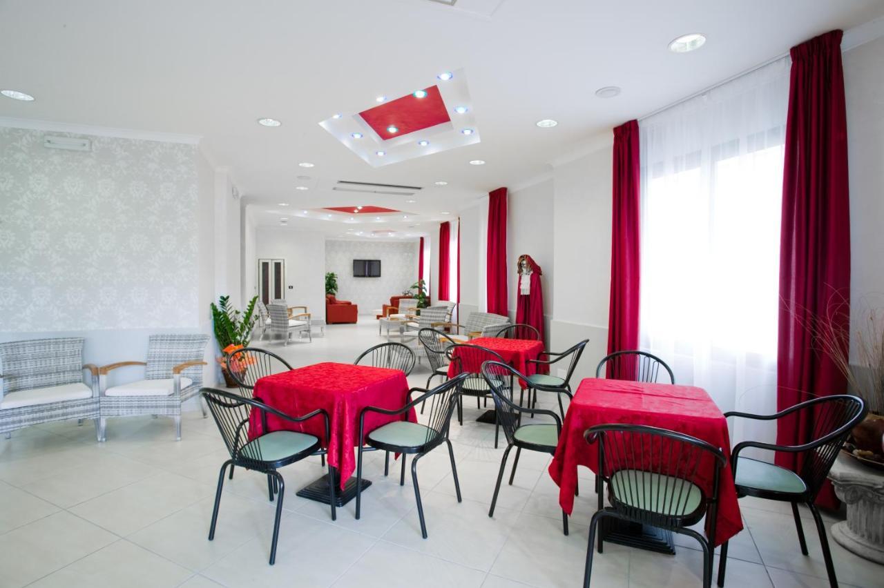 Hotel Le Lune กัตเตโออามาเร ภายนอก รูปภาพ