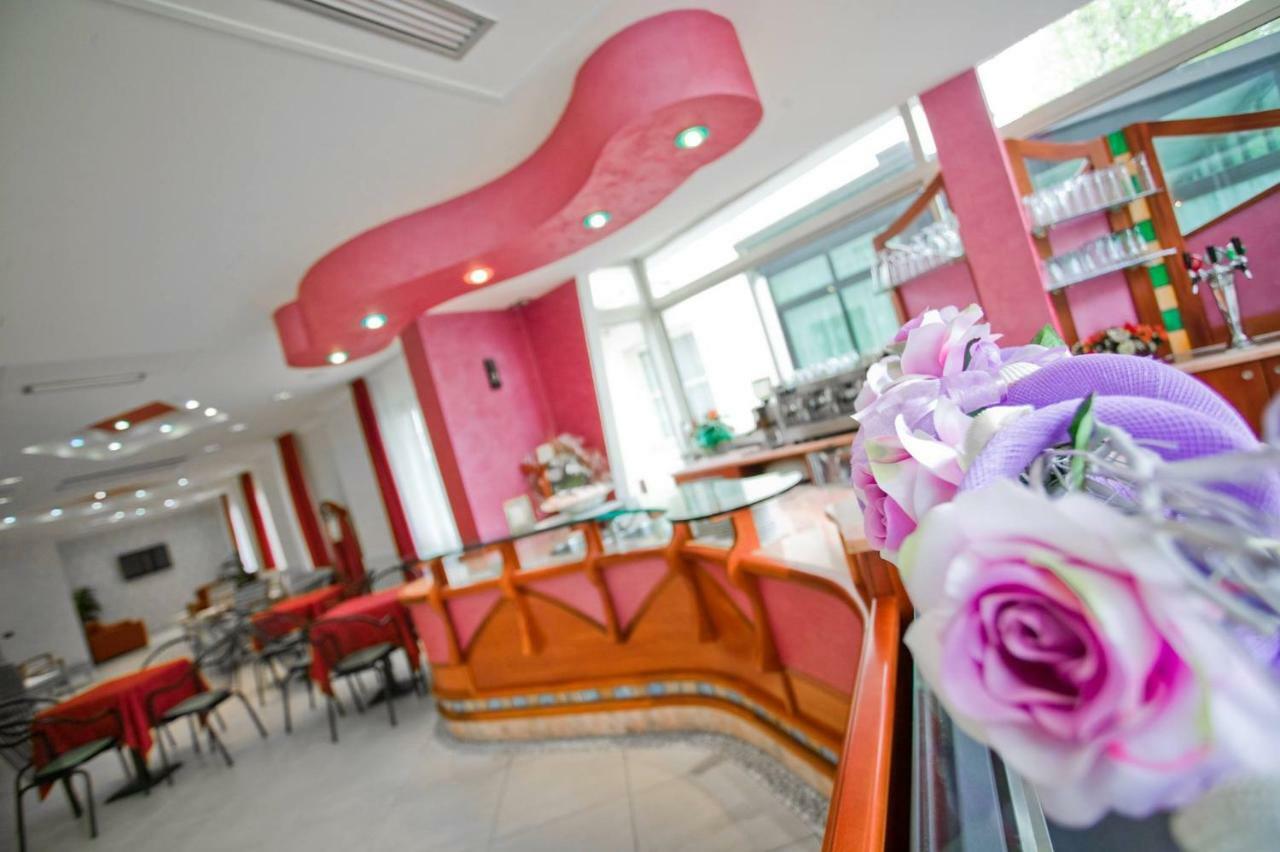 Hotel Le Lune กัตเตโออามาเร ภายนอก รูปภาพ