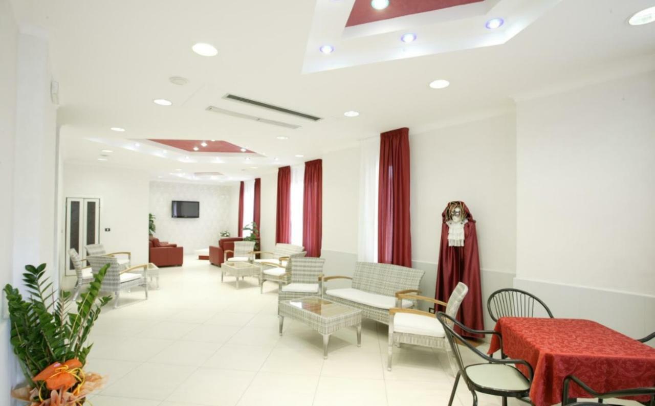 Hotel Le Lune กัตเตโออามาเร ภายนอก รูปภาพ
